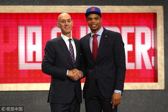 一方面是看 一方面是看