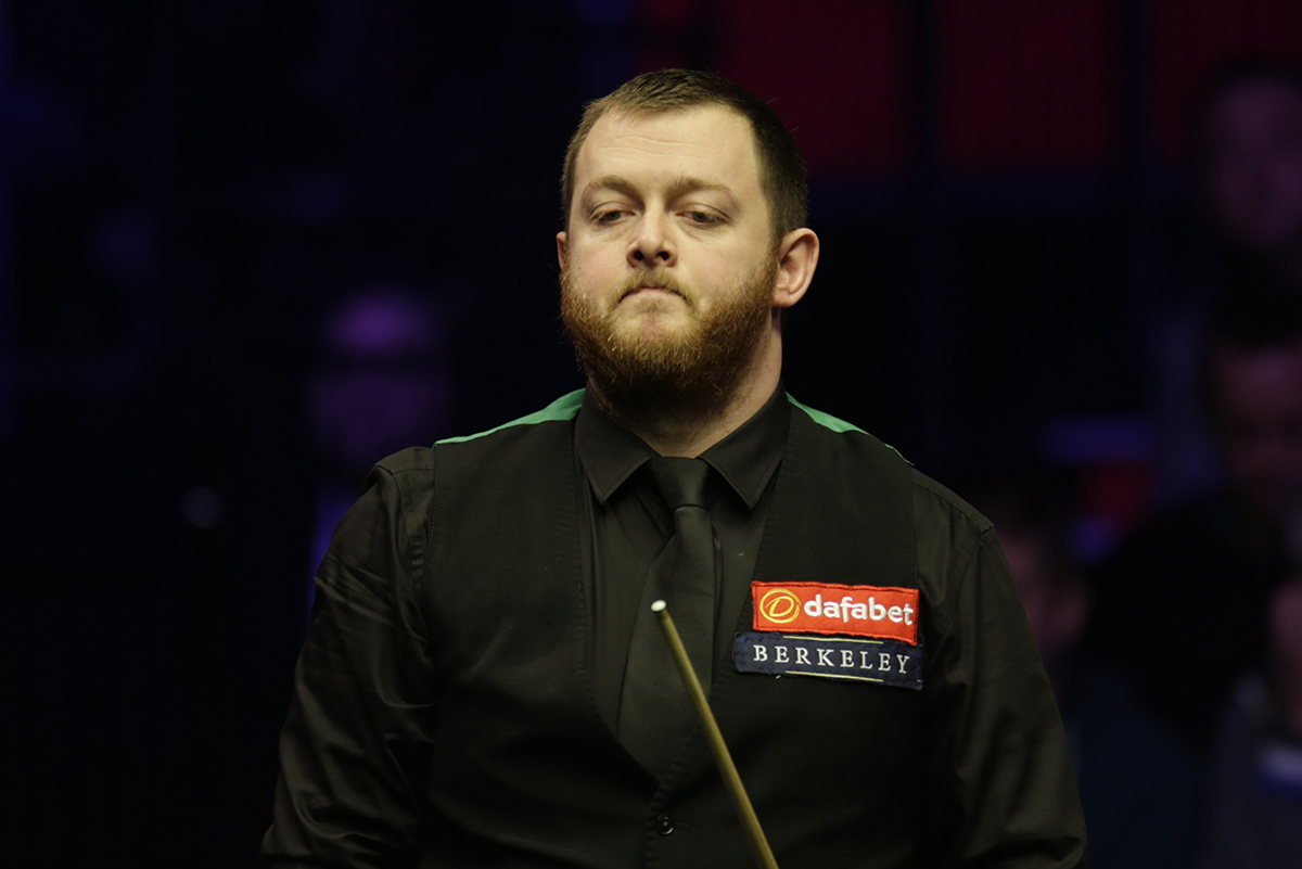 令人侧目 令人侧目