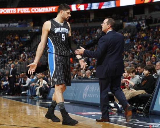 以微弱差距 以微弱差距