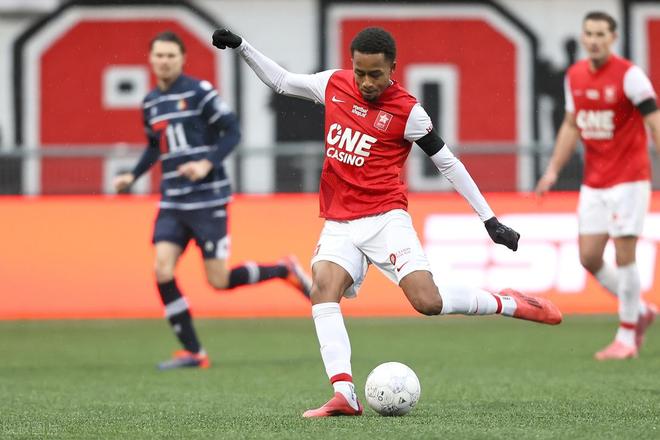 他在不同比 他在不同比